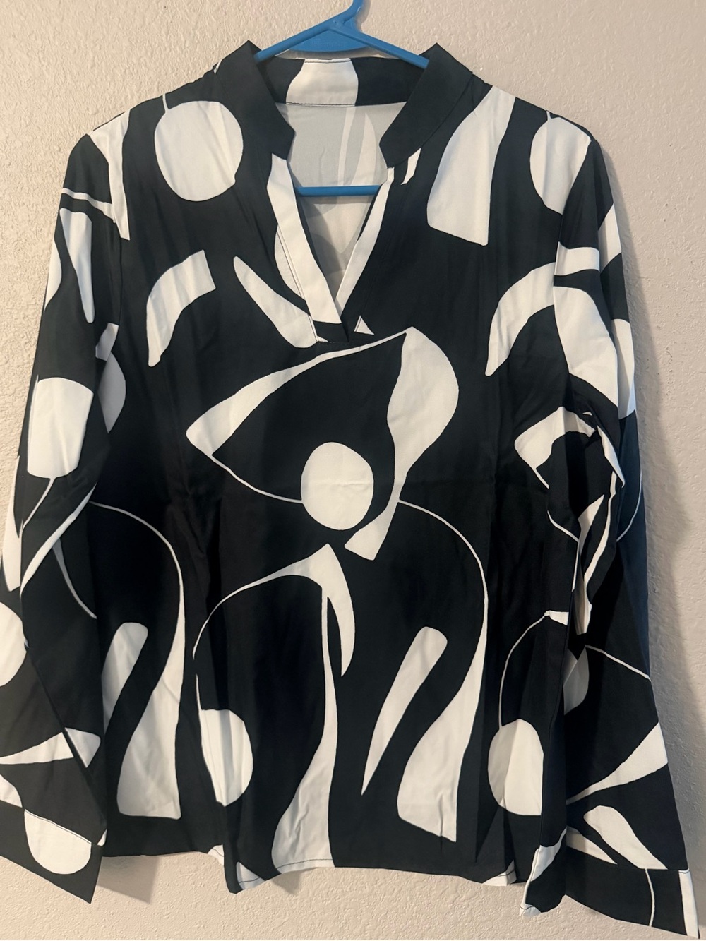 Black & White Abstract Print V-Neck Women's Top
